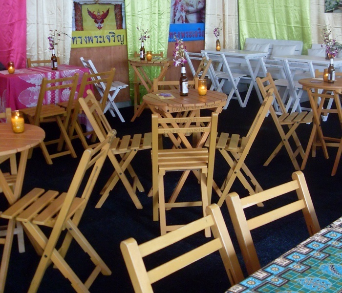 inrichting spade vonk Klaptafel Bistro Parade met 4 stoelen - 'Festival kwaliteit' huren |  Arendje Verhuur