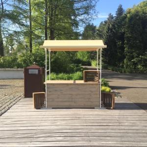 Marktkraam met ombouw